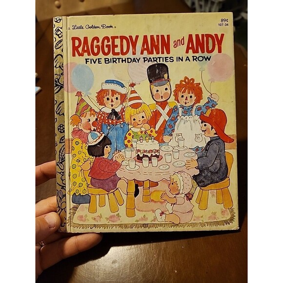 1979 Raggedy Ann and Andy 5 Birthday Parties in a Row Mary McClain Golden Book - Picture 8 of 9
